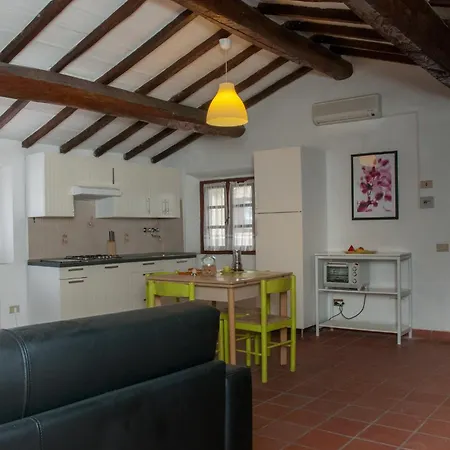 Podere I Giganti سكارلينو